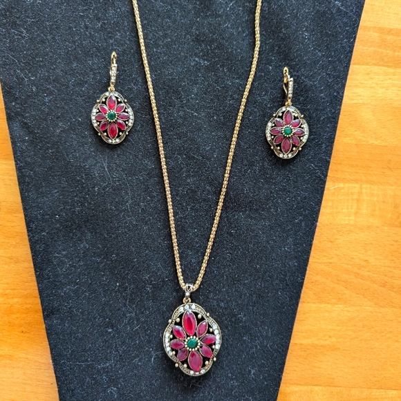 New Oxidized Red and Green Stone Necklace and Earrings set - Picture 1 of 8